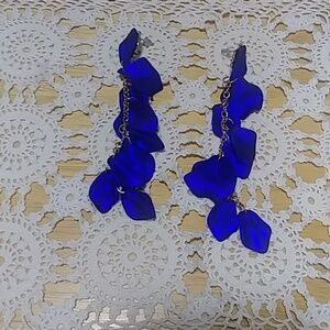 NWOT Dangly Earrings, deep vivid blue